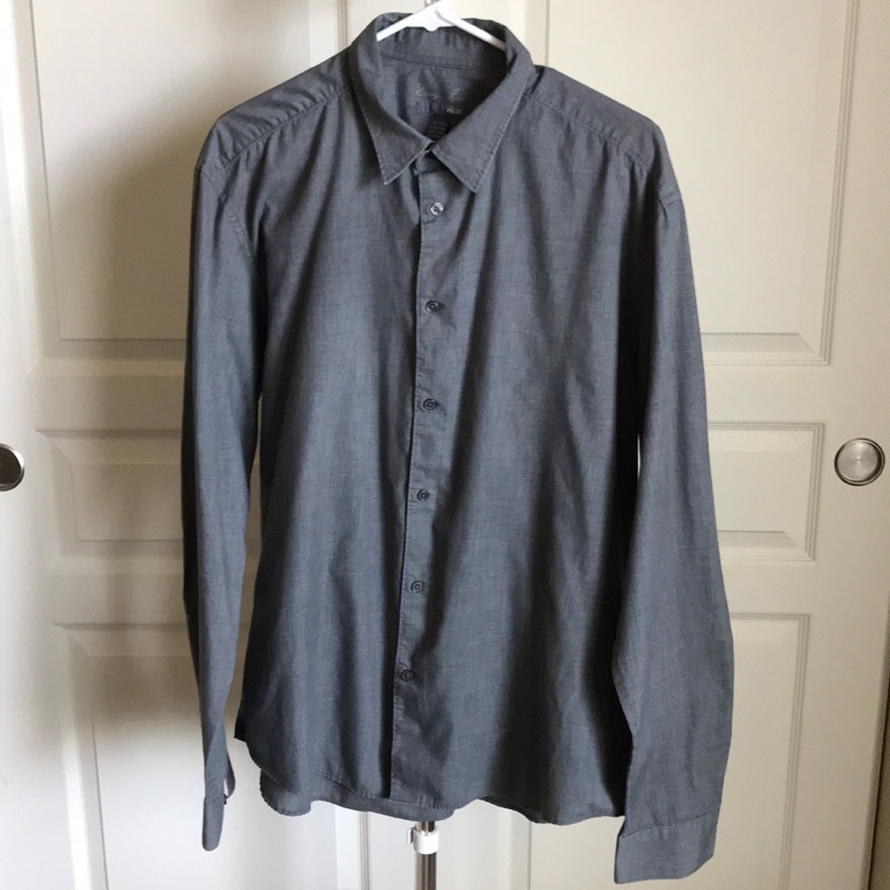 Men’s gray dress shirt